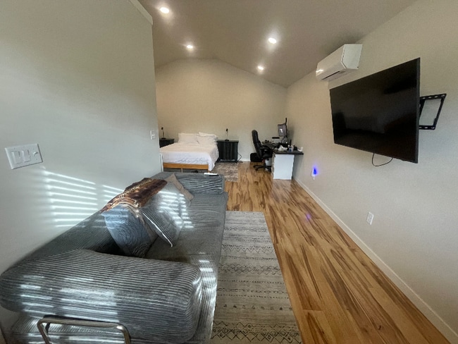 7384 S Susquehanna Trail in Port Trevorton, PA - Foto de edificio - Building Photo