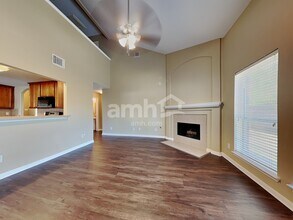 22927 Lily Creek Dr in Tomball, TX - Building Photo - Building Photo