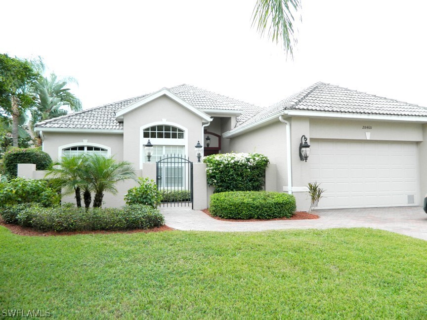 28460 Highgate Dr in Bonita Springs, FL - Foto de edificio