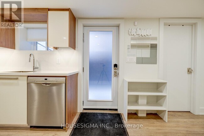 property at 274 Roxton Rd