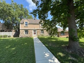 738 E Meyer Blvd in Kansas City, MO - Foto de edificio - Building Photo
