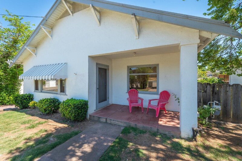 362-364 W St Charles St, Unit 362 in San Andreas, CA - Building Photo