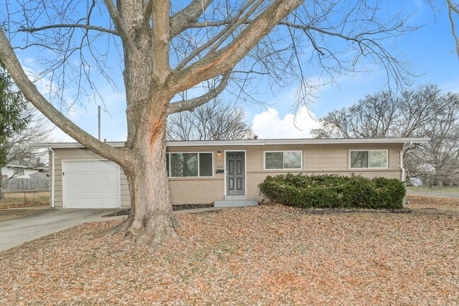 2010 Thunderbird Ave