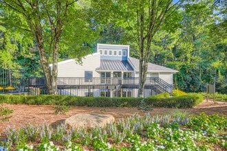 Arbors at East Cobb in Marietta, GA - Foto de edificio - Building Photo