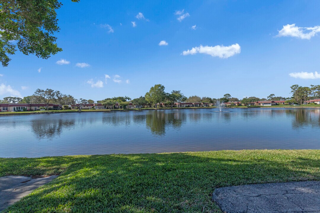 857 Worcester Ln in Greenacres, FL - Building Photo