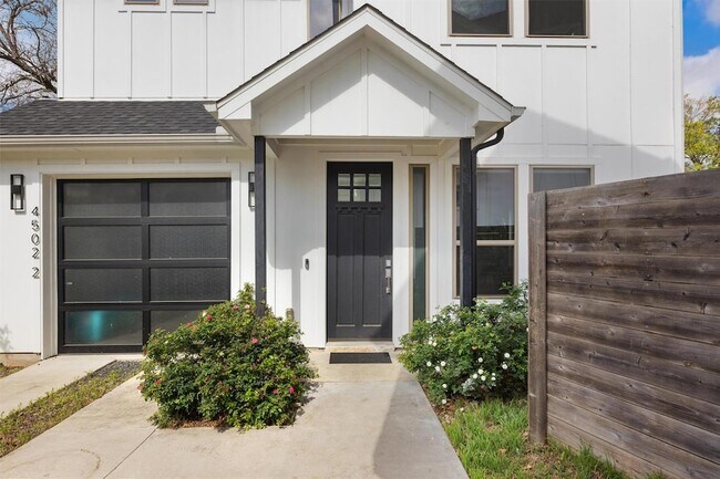4502 Banister Ln, Unit B in Austin, TX - Building Photo - Building Photo