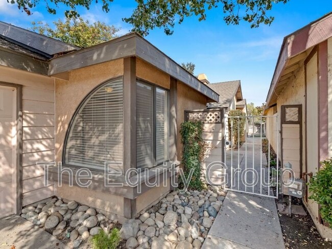 1730 E Babcock Ave in Visalia, CA - Building Photo - Building Photo