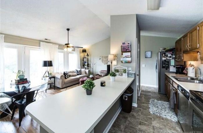 6145 Meadow Rose Ln Apt K, Unit Apt K in Charlotte, NC - Building Photo - Building Photo