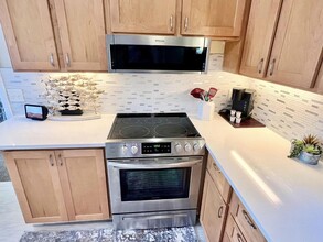 2590 First St, Unit 214 in Ft. Myers, FL - Building Photo - Building Photo