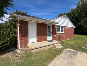 405 Hampton Dr in Danville, VA - Foto de edificio - Building Photo