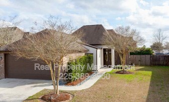 9462 Country Lake Dr in Baton Rouge, LA - Building Photo