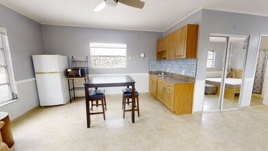 6375 19th Ave N in St. Petersburg, FL - Building Photo - Building Photo