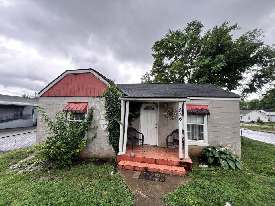 836 Sidebrook Ave in Knoxville, TN - Building Photo