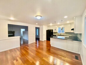 18559 58th Ave NE in Kenmore, WA - Building Photo - Building Photo