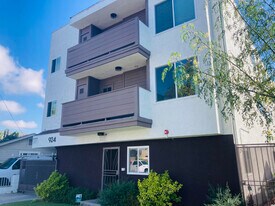 924 Gaviota Ave in Long Beach, CA - Building Photo