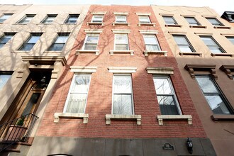 566 Henry St in Brooklyn, NY - Foto de edificio - Building Photo