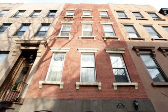 566 Henry St in Brooklyn, NY - Building Photo - Building Photo