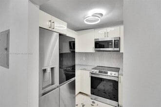 3527 NE 168th St in North Miami Beach, FL - Building Photo - Building Photo