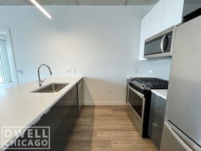 3914 N Broadway St, Unit 2 in Chicago, IL - Foto de edificio - Building Photo