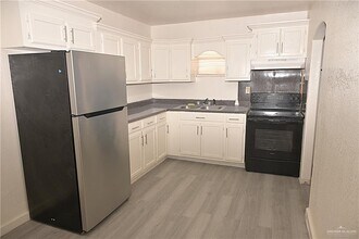 401 N Bethel St-Unit -8 in Roma, TX - Building Photo - Building Photo