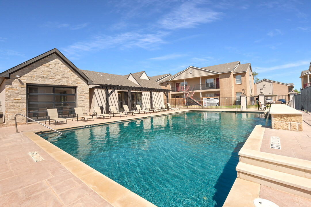 Oakridge Apartments in Lubbock, TX - Foto de edificio