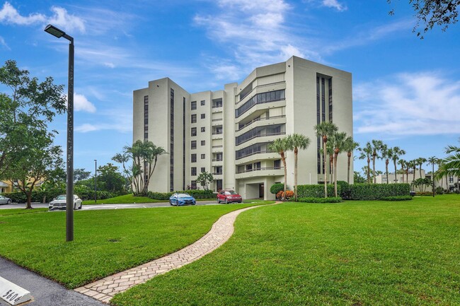 6372 La Costa Dr in Boca Raton, FL - Foto de edificio - Building Photo