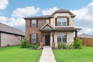 1200 Milfoil Dr in Justin, TX - Building Photo