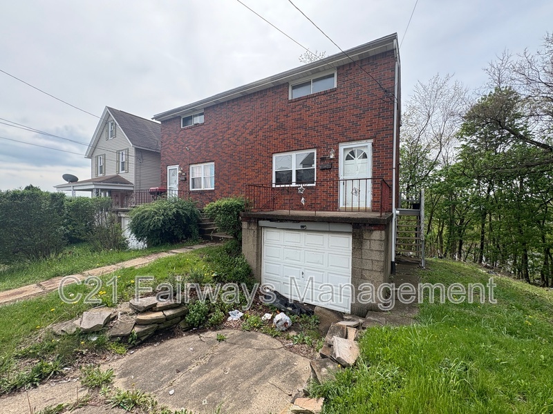 2320 Milburn St in McKeesport, PA - Building Photo