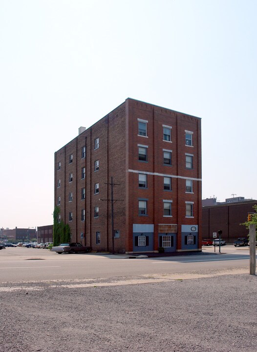 502 McKinley Ave NW in Canton, OH - Foto de edificio