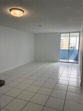 5050 NW 7th St in Miami, FL - Building Photo - Building Photo