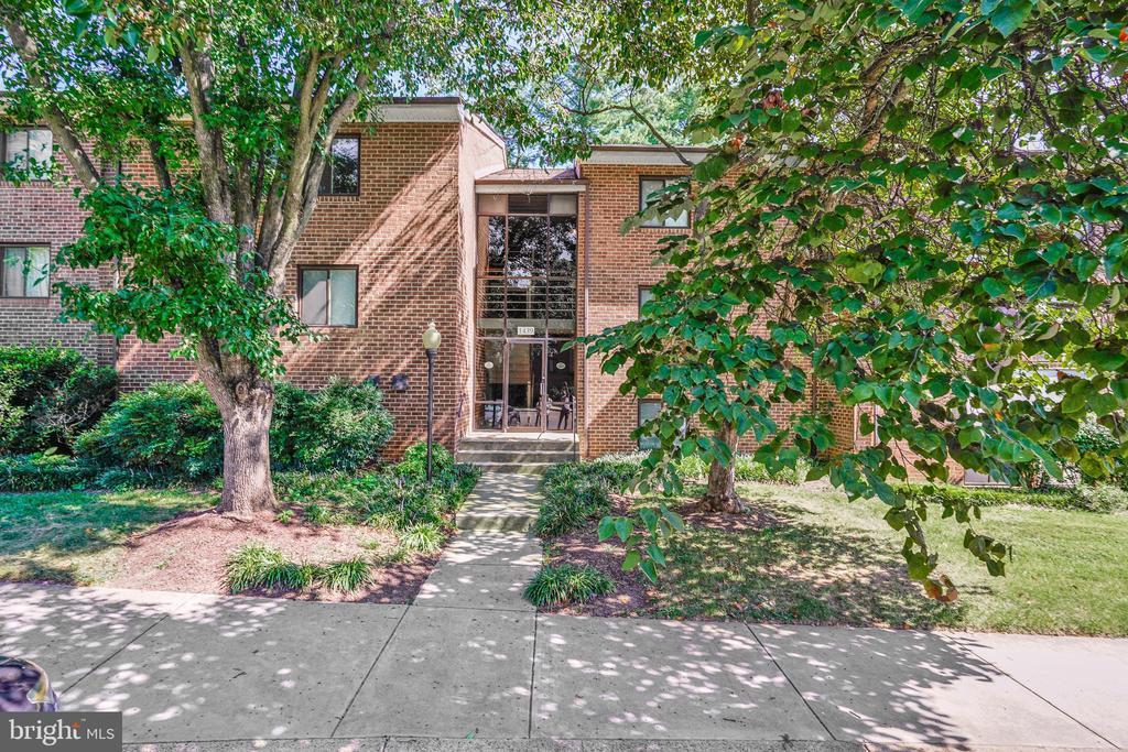 1439 Northgate Square in Reston, VA - Building Photo