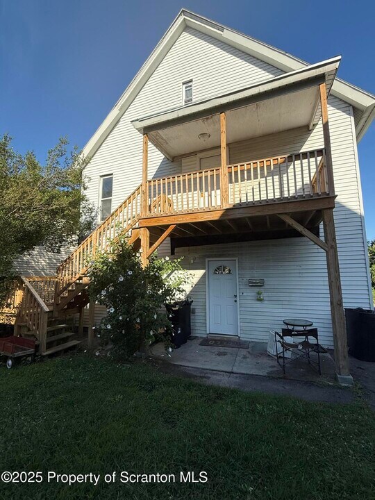 2204 Golden Ave in Scranton, PA - Building Photo
