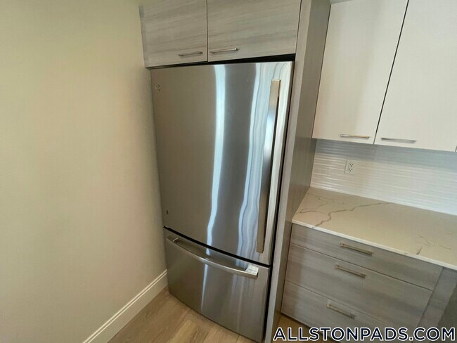 1079 Commonwealth Ave in Boston, MA - Building Photo - Building Photo
