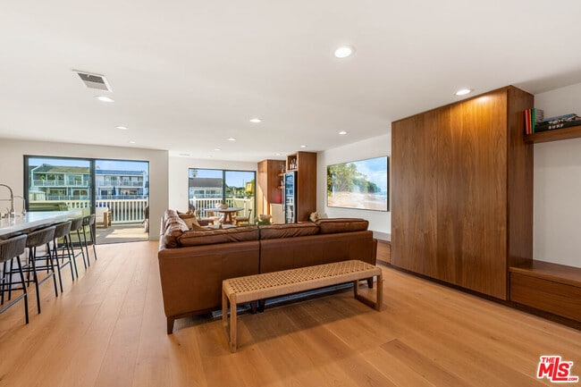 property at 4405 Costa De Oro