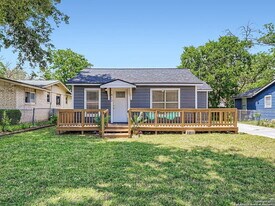 413 W Wright Blvd in Universal City, TX - Building Photo