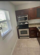 3770 NE 171st St, Unit 308 in Miami, FL - Building Photo - Building Photo