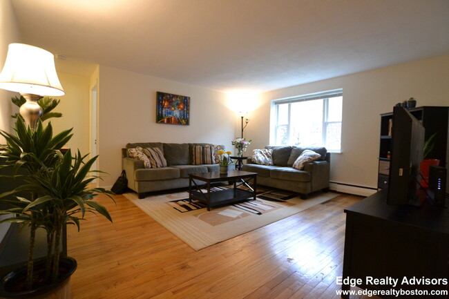 65 Colborne Rd, Unit 2 in Boston, MA - Building Photo - Building Photo