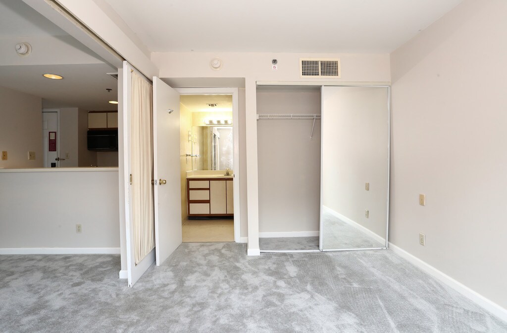 Flats at 390 Meriden, CT Apartments