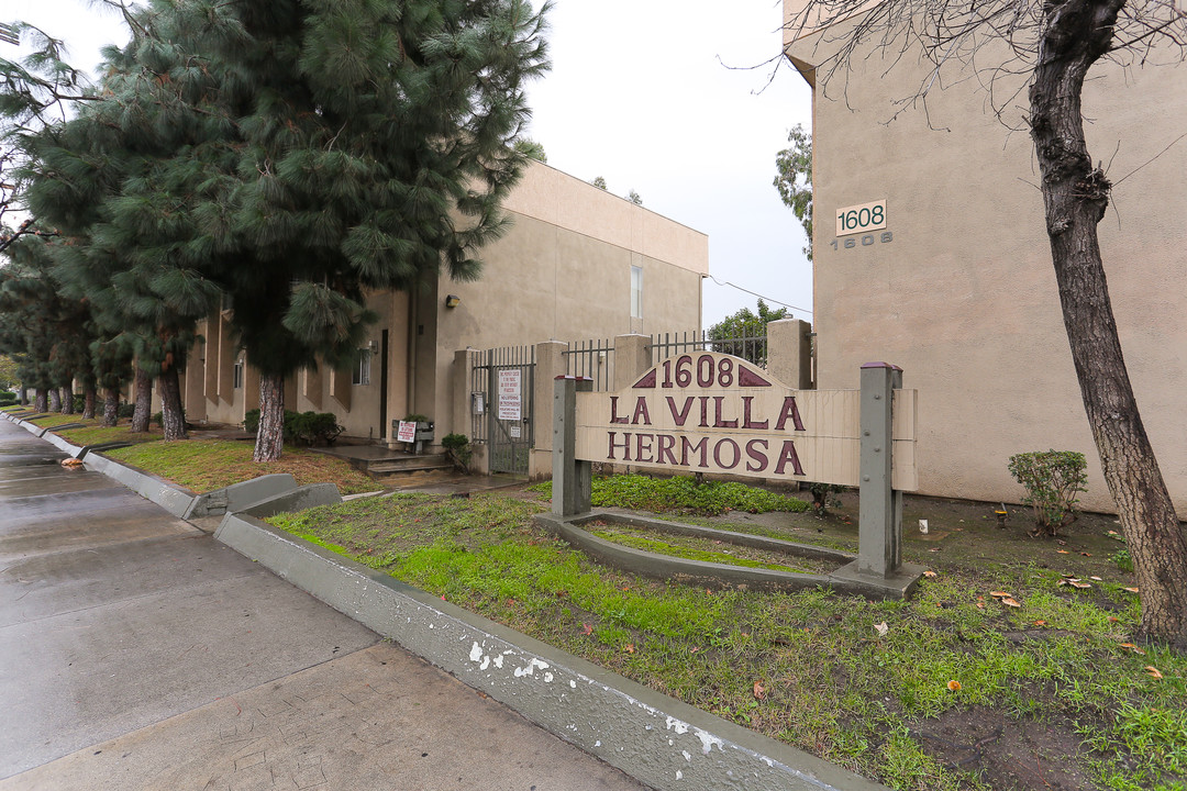 La Villa Hermosa Apartments in Los Angeles, CA - Building Photo