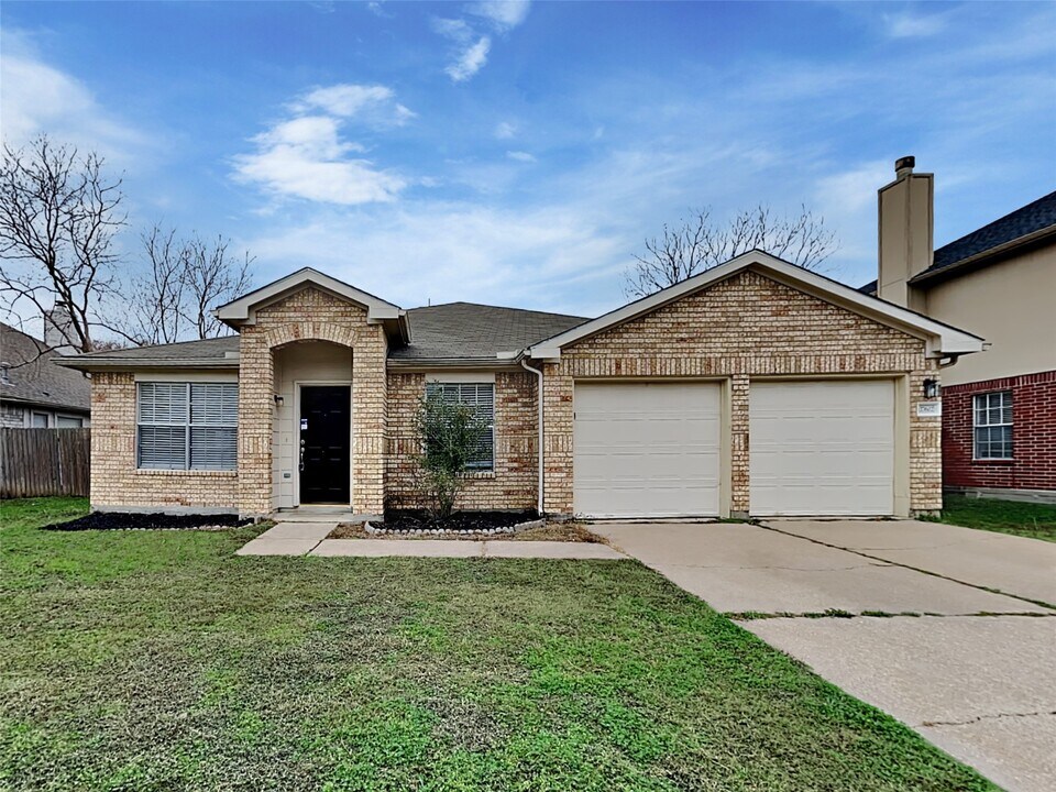 17602 Coventry Oaks Dr in Houston, TX - Building Photo