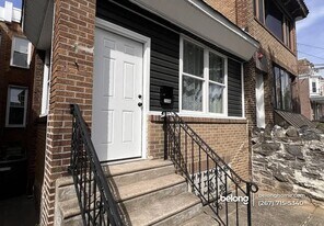 7048 N Broad St in Philadelphia, PA - Building Photo