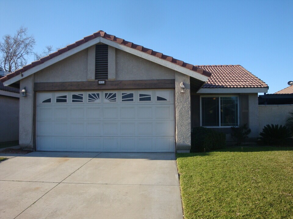 3833 Antelope Creek Dr in Ontario, CA - Building Photo