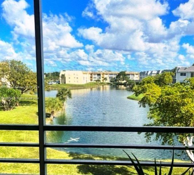 8400 Sunrise Lakes Blvd in Sunrise, FL - Building Photo