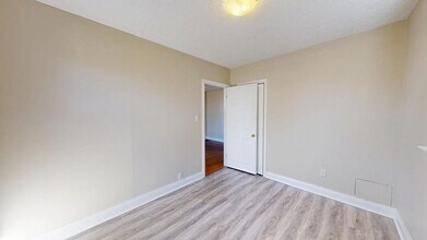 UPGRADED TWO BEDROOM BUNGALOW IN EAST LONDON in London, ON - Building Photo - Building Photo