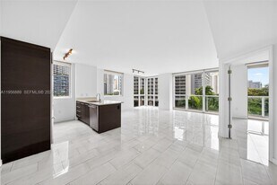 500 Brickell Ave in Miami, FL - Building Photo
