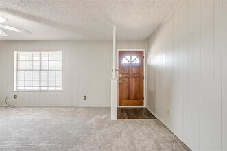 1987 SW Hulen St in Burleson, TX - Building Photo - Building Photo