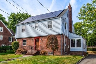 292 Essex Ave in Bloomfield, NJ - Building Photo - Building Photo