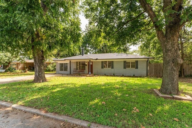 2328 S Krowse Ave in Del City, OK - Building Photo - Building Photo