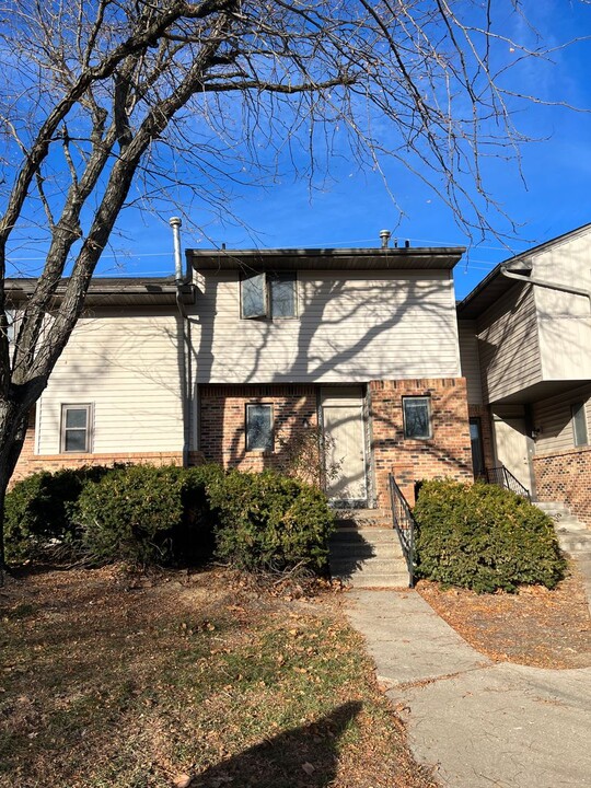 303 Foxfire Dr in Columbia, MO - Building Photo