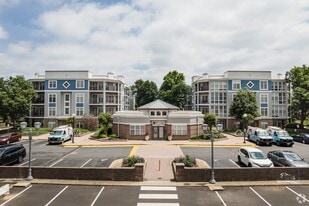 5563 Seminary Rd, Unit Savoy Park Condominiums in Falls Church, VA - Building Photo
